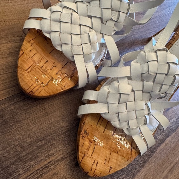 White House Black Market Women's White Sandals - Picture 4 of 6